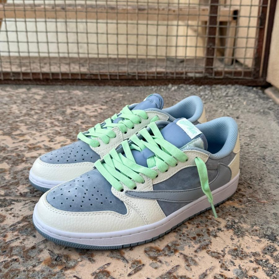 نایک ایر جردن ۱ لو تراویس سوئد آبی سفید Nike Air Jordan 1 Low Travis Scot Sued