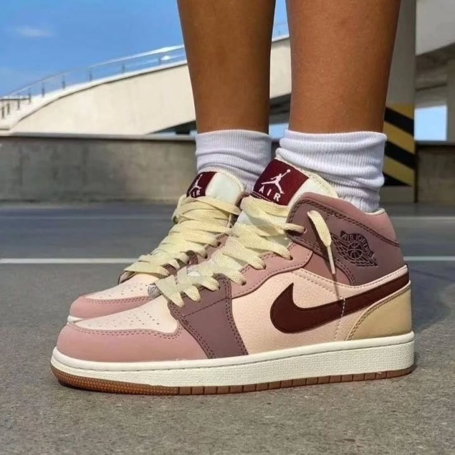 نایک ایر جردن ۱ ساقدار شاه توتی Jordan 1 Mid SE Dark Pony Smoky Mauve